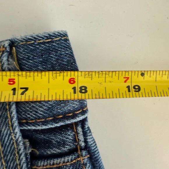 Levi's Relaxed Fit Blue Jeans size 34 - Picture 7 of 7